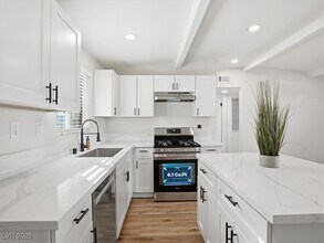 608 Stanford St in Las Vegas, NV - Building Photo - Building Photo