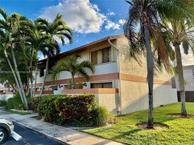 4403 SW 70th Terrace in Davie, FL - Building Photo
