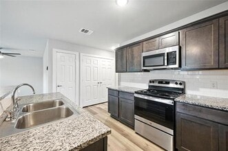 324 W Munson St in Denison, TX - Foto de edificio - Building Photo