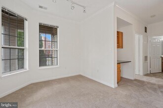 12900 Centre Park Cir, Unit 108 in Herndon, VA - Building Photo - Building Photo