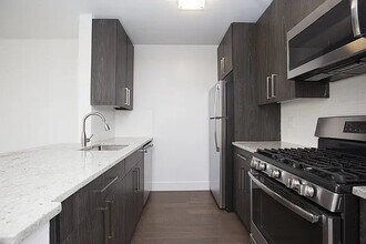 2 S End Ave in New York, NY - Foto de edificio - Building Photo