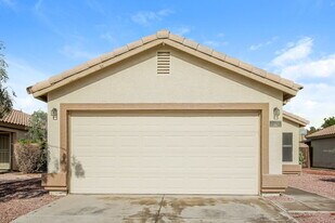 12024 W Rosewood Dr in El Mirage, AZ - Building Photo