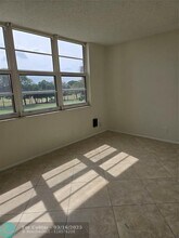3510 Oaks Way in Pompano Beach, FL - Building Photo - Building Photo