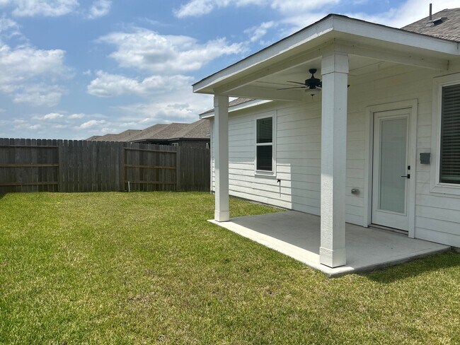 926 Whispering Winds Dr in Beasley, TX - Building Photo - Building Photo