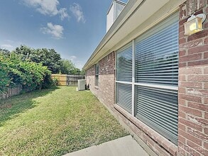 704 W Colony Dr in Arlington, TX - Building Photo - Building Photo