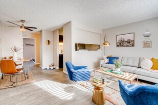 Mountain Vista in Lakewood, CO - Building Photo