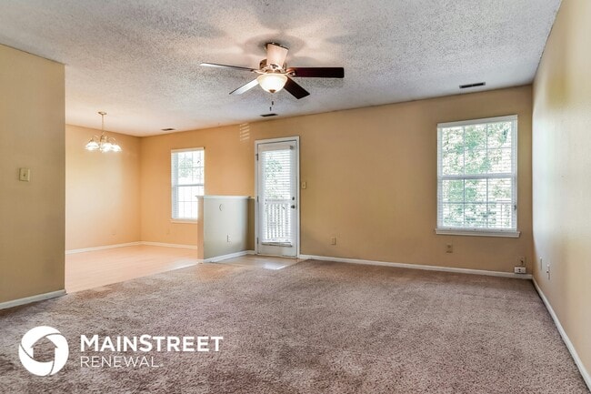 5378 Milhouse Rd in Indianapolis, IN - Foto de edificio - Building Photo