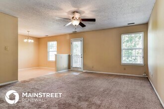 5378 Milhouse Rd in Indianapolis, IN - Foto de edificio - Building Photo