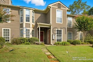 1206 Riverview Dr in Marietta, GA - Building Photo