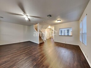 6013 Midcrown Dr in San Antonio, TX - Building Photo - Building Photo