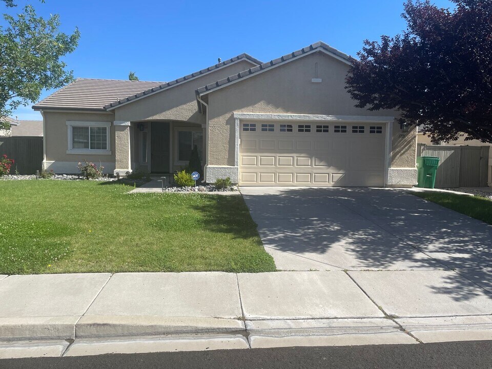 1721 Camaraderie Way in Reno, NV - Building Photo