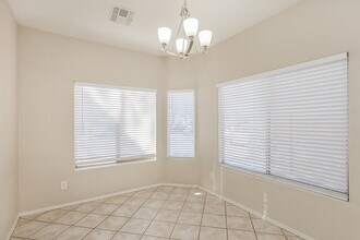 3621 S 73rd Dr in Phoenix, AZ - Foto de edificio - Building Photo