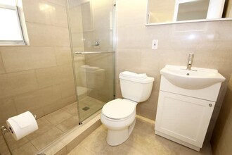 1011 9th St in Miami Beach, FL - Building Photo - Building Photo