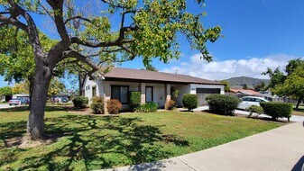1350 Cavalier Ln in San Luis Obispo, CA - Building Photo