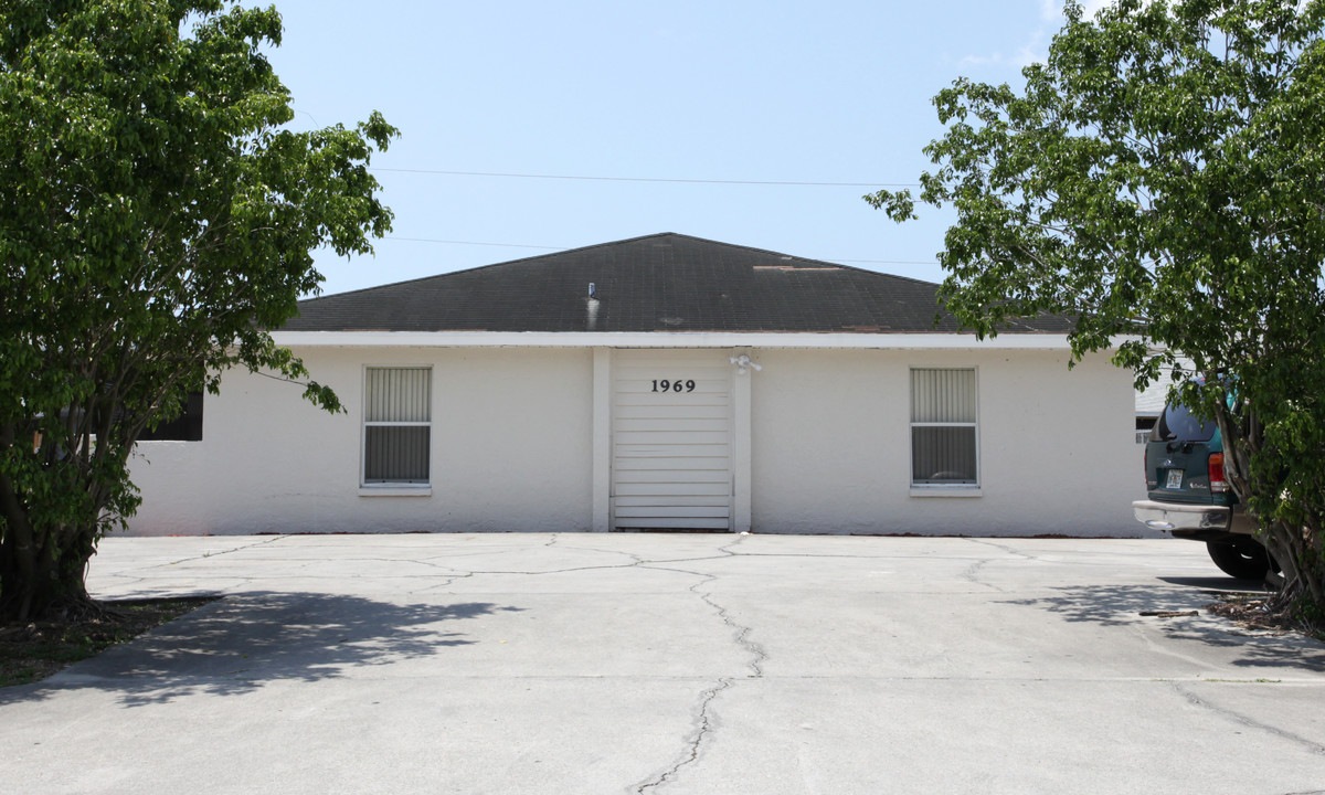 1969 46th Ter SW in Naples, FL - Building Photo