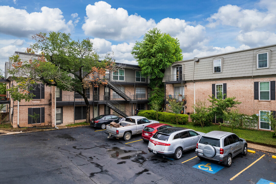 The Summit Condominiums in Austin, TX - Foto de edificio