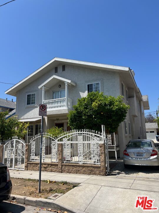 property at 4621 1/2 Melbourne Ave