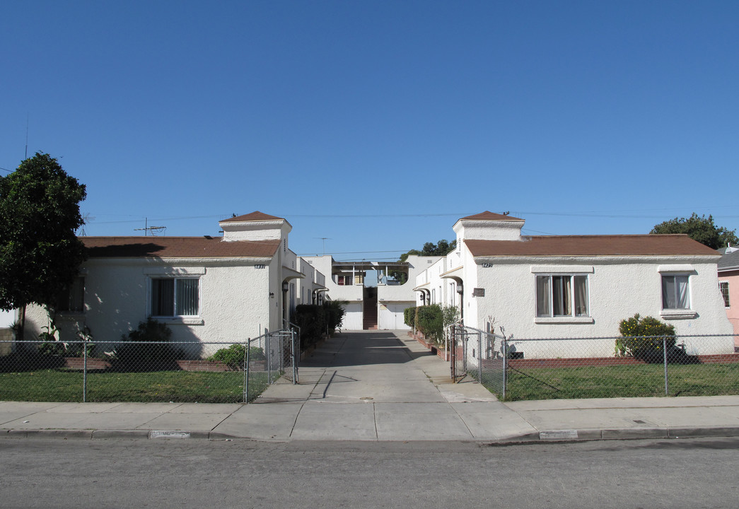 8425 Chestnut Ave in South Gate, CA - Building Photo