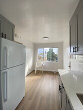 2461 Humboldt Ave, Unit A in Oakland, CA - Building Photo - Building Photo