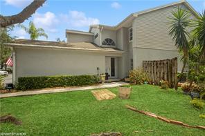 2560 Citrus Lake Dr-Unit -V-201 in Naples, FL - Building Photo - Building Photo