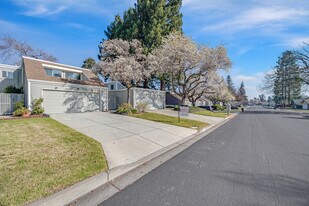 7551 Maywood Dr in Pleasanton, CA - Building Photo