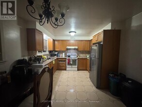 7523 Middlebrook St in Mississauga, ON - Building Photo - Building Photo