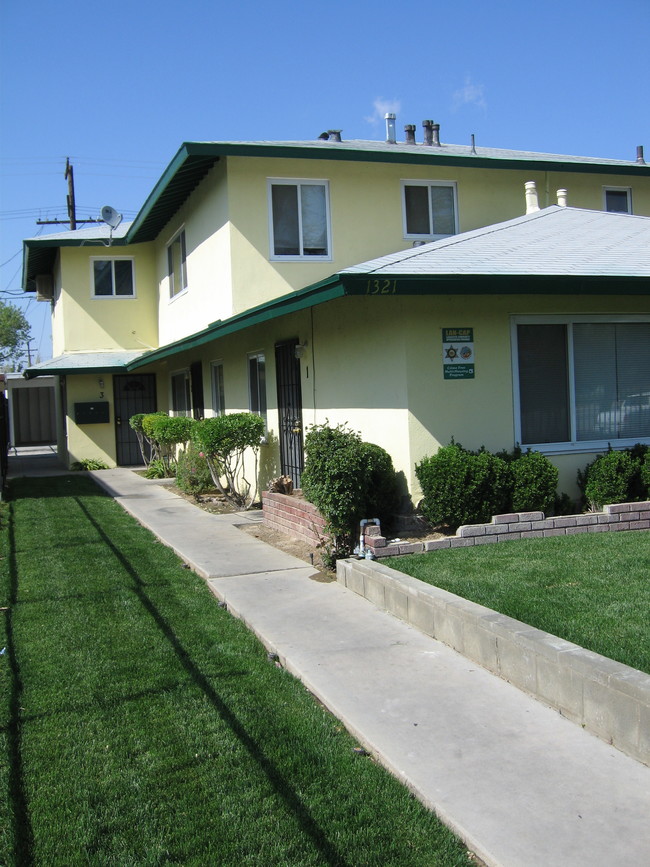 1321 W Avenue I in Lancaster, CA - Building Photo - Building Photo