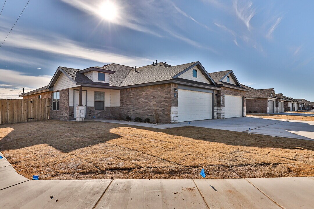 5501 121st St in Lubbock, TX - Building Photo