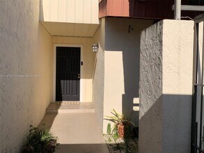 7655 SW 106th Ave in Miami, FL - Building Photo - Building Photo