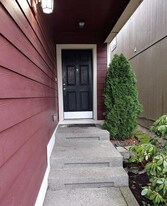 17831 72nd Ave E in Puyallup, WA - Building Photo