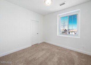 2082 Whitecliff Dr in Reno, NV - Building Photo - Building Photo