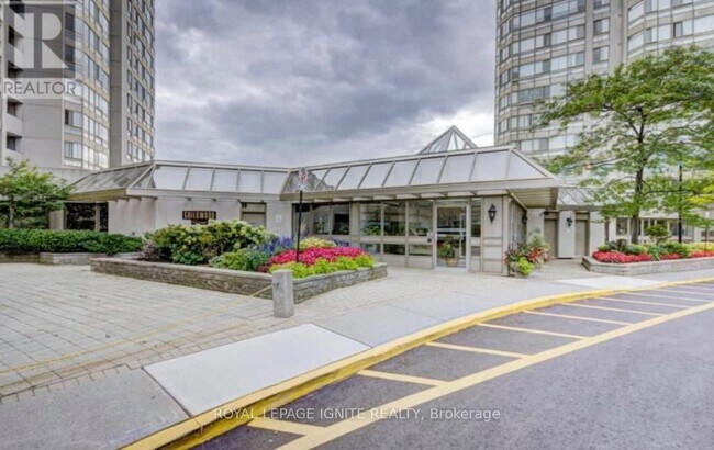 3231 Eglinton Ave E in Toronto, ON - Building Photo - Building Photo