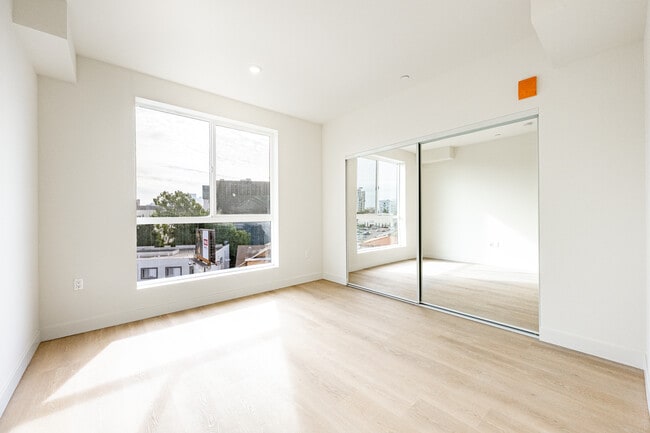 TALA Local at 719 S. Hoover Street in Los Angeles, CA - Foto de edificio - Interior Photo