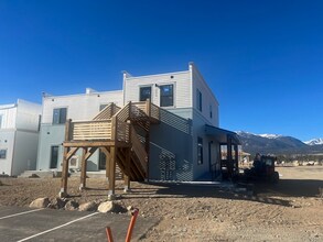 205 Hallock Ln in Buena Vista, CO - Foto de edificio - Building Photo