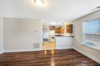 Clifton Place Apartments in Burlington, NC - Building Photo - Building Photo