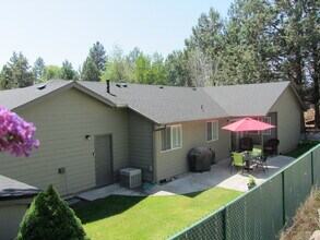 1636 SE Virginia Rd in Bend, OR - Foto de edificio - Building Photo