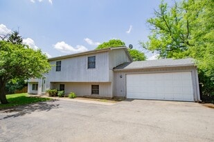 213 W Winchester Rd in Libertyville, IL - Building Photo