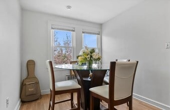 1020 Raritan Ave in Highland Park, NJ - Foto de edificio - Building Photo