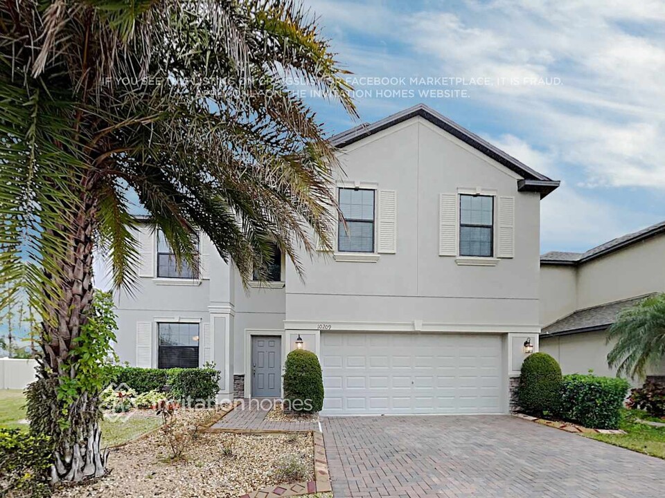 10209 Celtic Ash Dr in Ruskin, FL - Building Photo