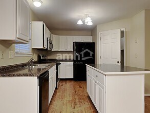 8518 Woodcreek Dr in Florence, KY - Building Photo - Building Photo