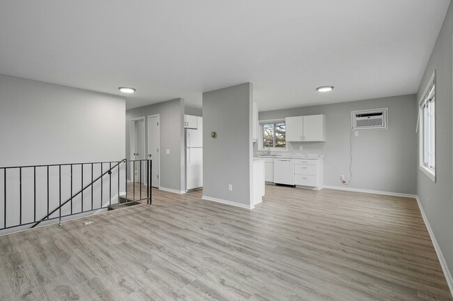 924 SE 9th Ave in Minneapolis, MN - Building Photo - Building Photo