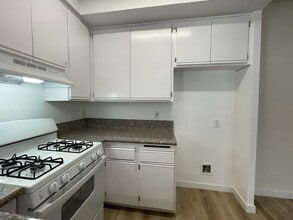 11459 Collins St in Los Angeles, CA - Building Photo - Building Photo
