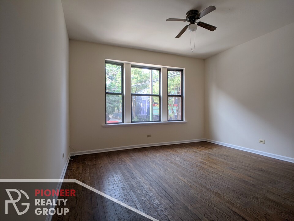 2319 N Kedzie Blvd in Chicago, IL - Building Photo