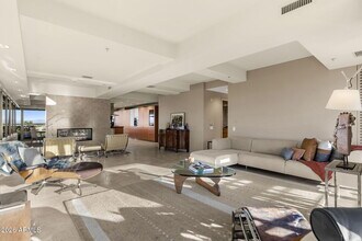 7167 E Rancho Vista Dr in Scottsdale, AZ - Building Photo - Building Photo