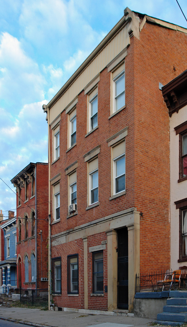 918 Findlay St in Cincinnati, OH - Foto de edificio - Building Photo