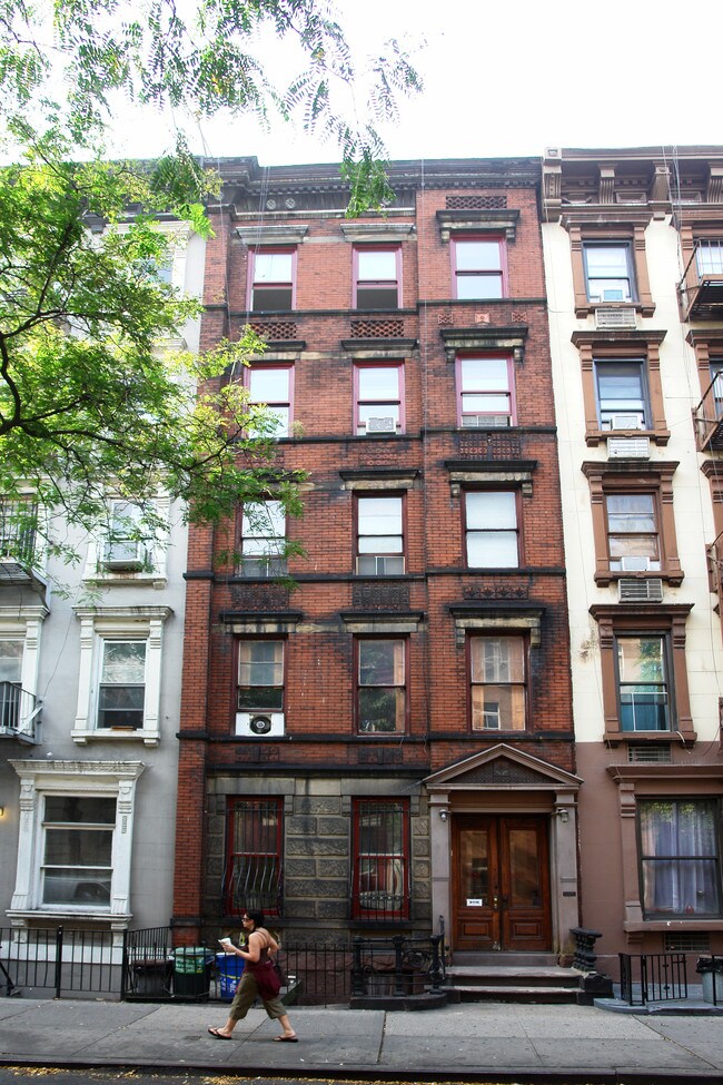 336 W 47th St in New York, NY - Foto de edificio - Building Photo