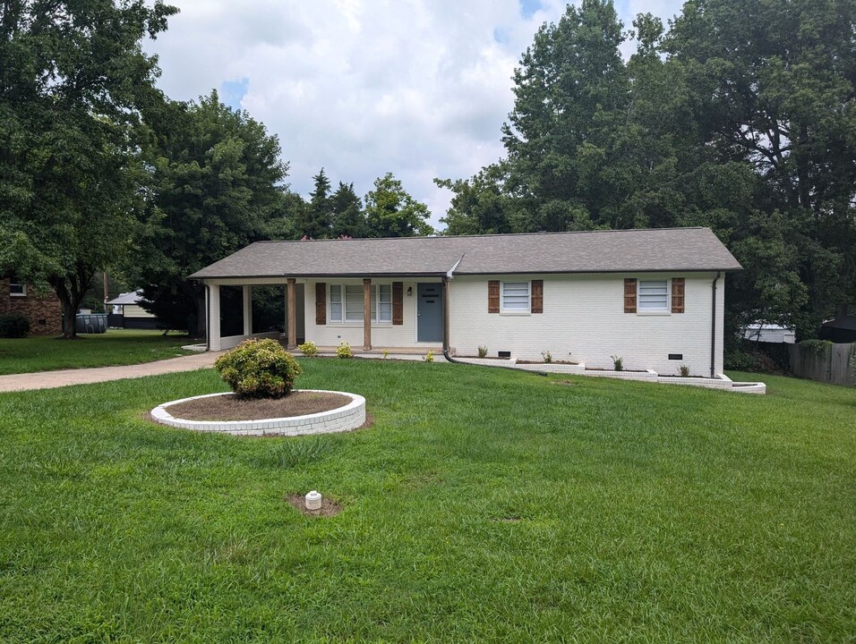 802 Craig St in Cherryville, NC - Building Photo