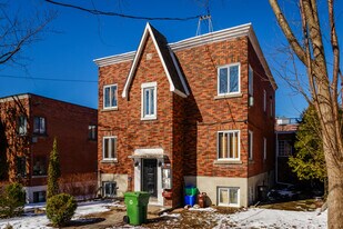 4001 Édouard-Montpetit Boul in Montréal, QC - Building Photo