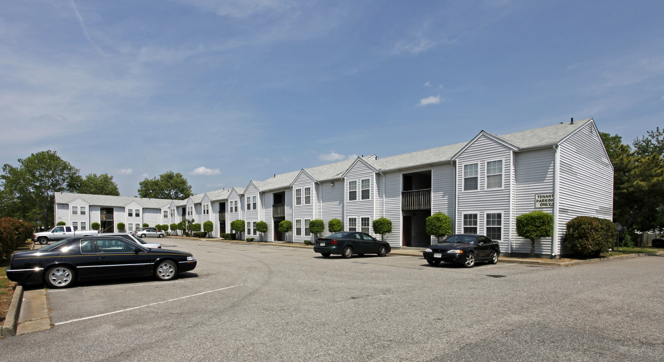 A7915-7945 in Norfolk, VA - Building Photo