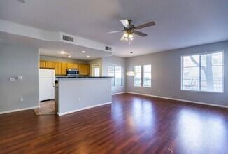 1300 Red Gable Ln in Las Vegas, NV - Building Photo - Building Photo